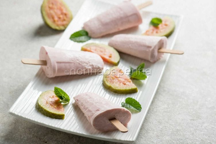 Ghiaccioli alla guava, un piacevole break per l’estate Ghiaccioli alla guava