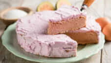 Hawaiian Guava Cake, un dolce dal sapore esotico