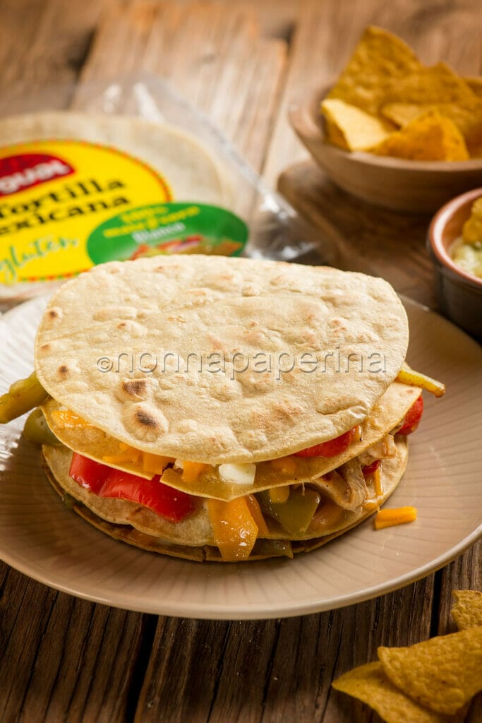 Millefoglie di tortillas con pollo