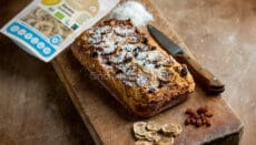 Pandolce con uvetta e banane disidratate