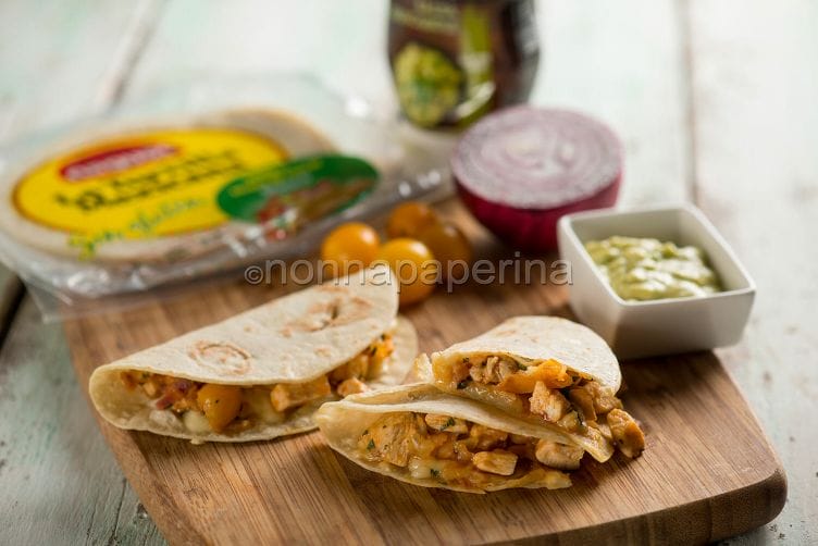 Quesadillas con pollo per valorizzare le celebri tortillas Quesadillas con pollo