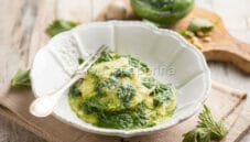 Ravioli con pesto di ortiche, un piatto che non ti aspetti Ravioli con pesto di ortiche, un piatto che non ti aspetti