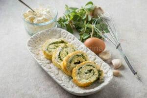 Omelette roll with purslane, a healthy recipe