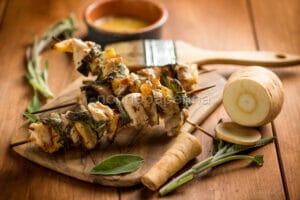 Spiedini di tacchino e pastinaca, una combinazione azzeccata Spiedini di tacchino e pastinaca, una combinazione azzeccata