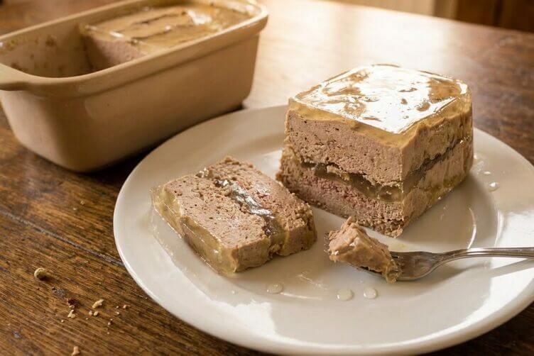 patè in terrina con gelatina patè in terrina con gelatina