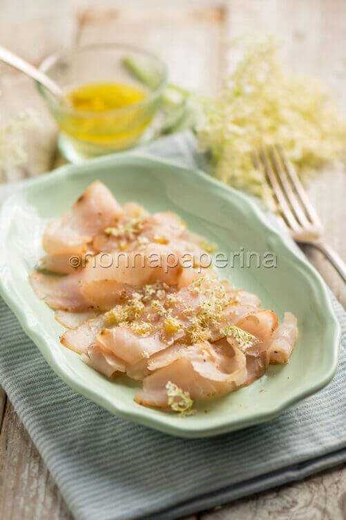 Carpaccio di storione con sambuco