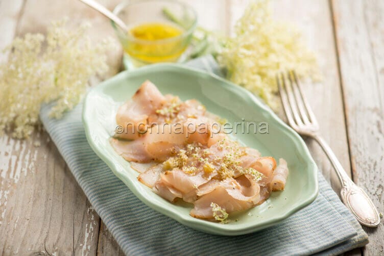 Carpaccio di storione con sambuco