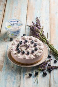 Cheesecake con lavanda e mirtilli