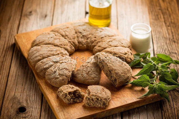 Ciambella con ortica Ciambella con ortica