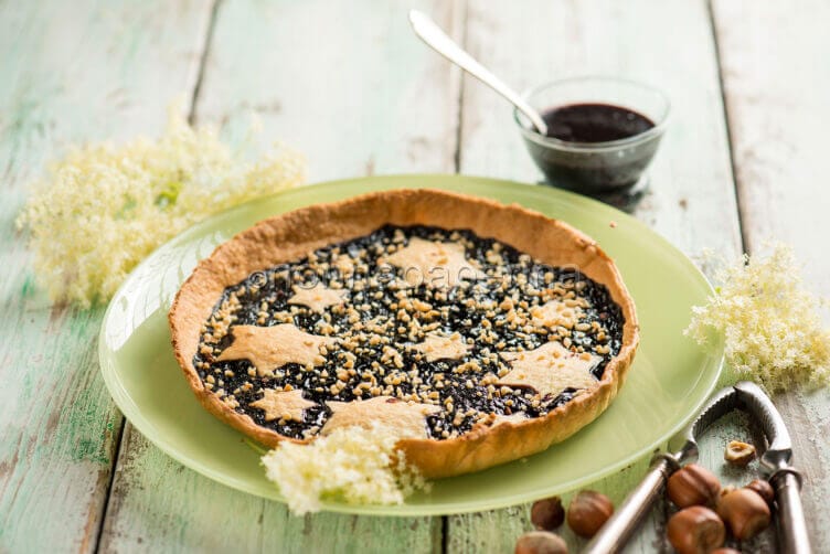 Crostata con confettura di sambuco, un dessert speciale Crostata con confettura di sambuco
