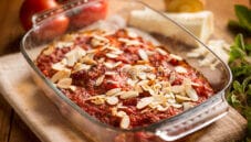 Gratin di pastinaca al forno: contorno vegetariano speziato e leggero Gratin di pastinaca al forno: contorno vegetariano speziato e leggero