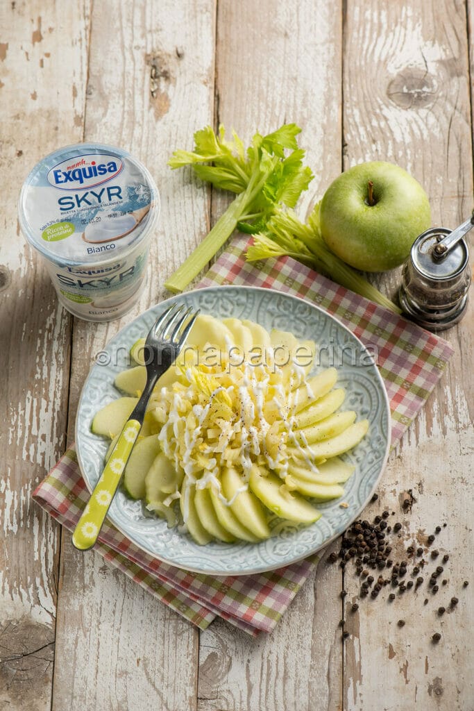 Insalata di mele e sedano