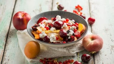 Macedonia di frutta con fiocchi di latte