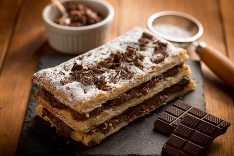 Millefoglie con crema pasticcera al cioccolato