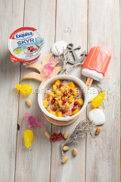 Skyr con ananas e ribes