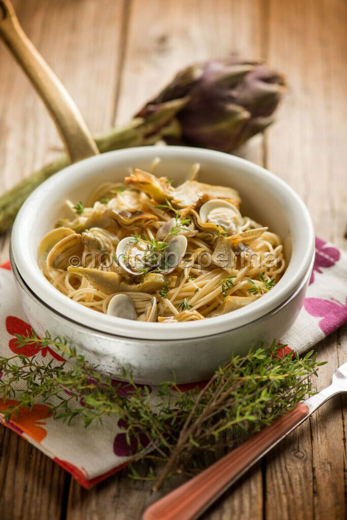 Spaghettini di riso con vongole e carciofi Spaghettini di riso con vongole e carciofi