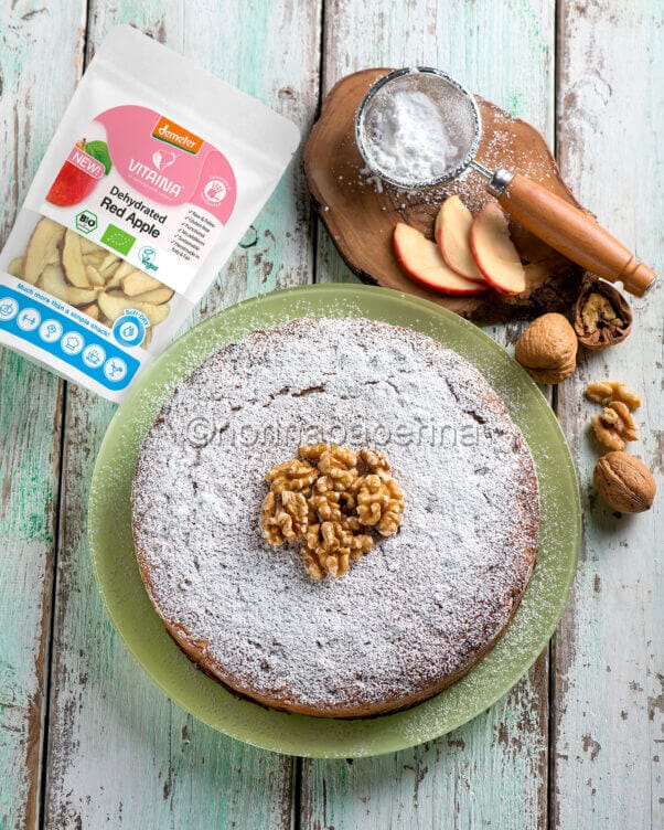 Torta soffice con mele e noci