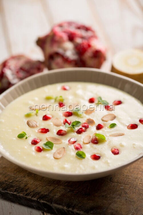 Vellutata di pastinaca e mandorle