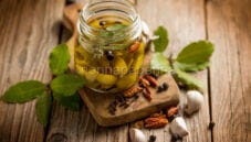 Aglio marinato, una conserva buona e digeribile