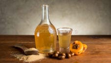 Il nespolino, un ottimo liquore ricavato dai noccioli Il nespolino, un ottimo liquore ricavato dai noccioli