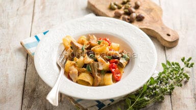 Calamarata con merluzzo e datterini