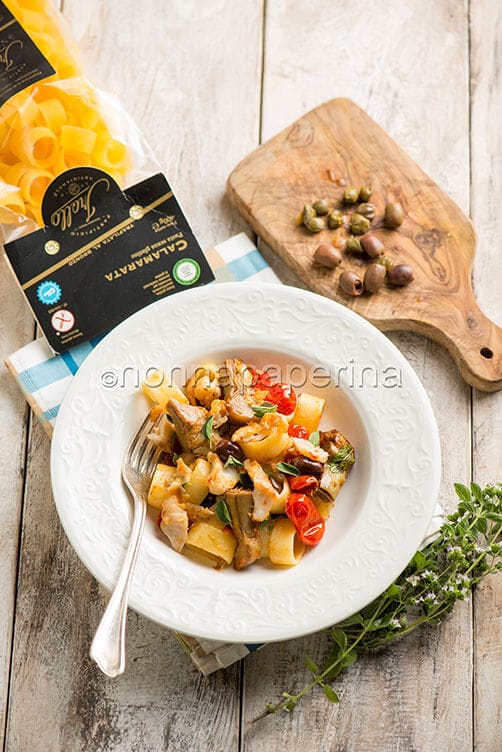 Calamarata con merluzzo e datterini Calamarata con merluzzo e datterini