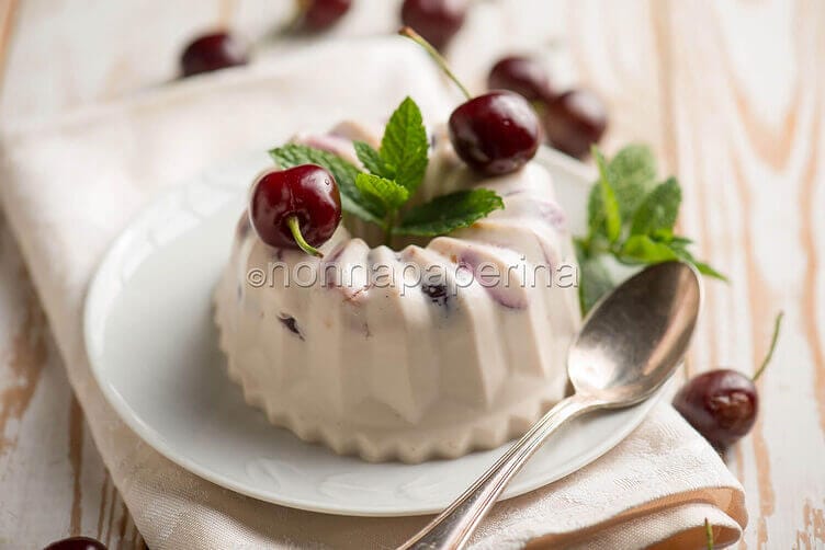 Panna cotta alle ciliegie Panna cotta alle ciliegie