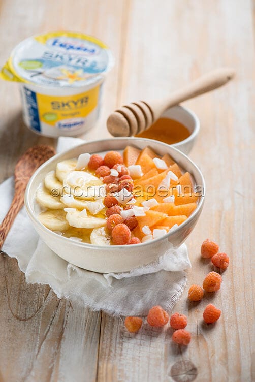 Smoothie bowl con Skyr alla vaniglia