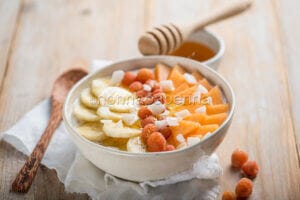 Smoothie bowl con Skyr alla vaniglia