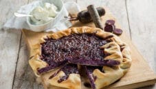 Torta salata di carote viola, un break particolare