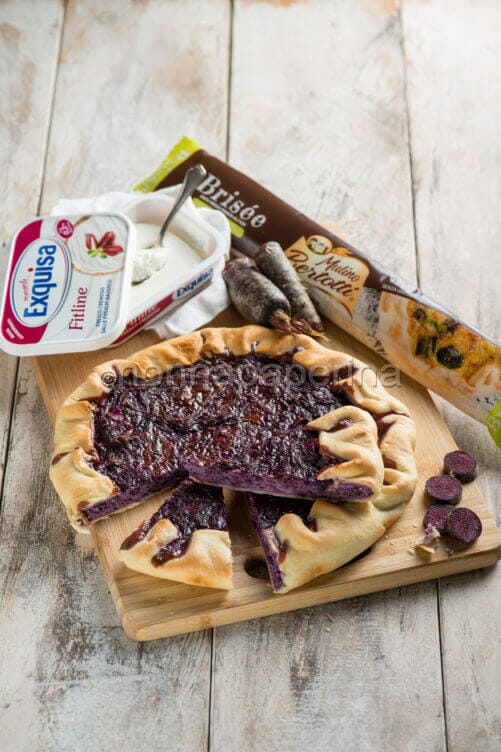 Torta salata con carote viola