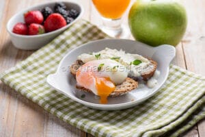 Le uova in camicia con le uova di gallina Wyandotte