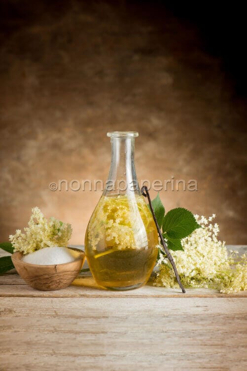 Aceto ai fiori di sambuco