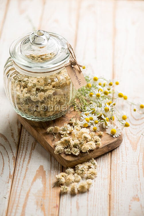 Camomilla essiccata e al naturale