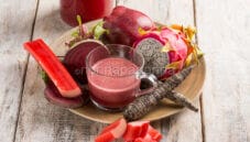 Centrifugato di rabarbaro e pitaya, particolare Centrifugato di rabarbaro e pitaya, particolare