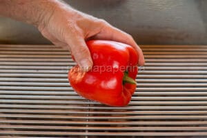 Come spellare i peperoni alla griglia