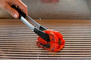 Come spellare i peperoni alla griglia