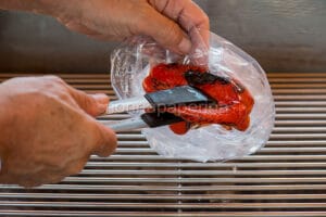 Come spellare i peperoni alla griglia