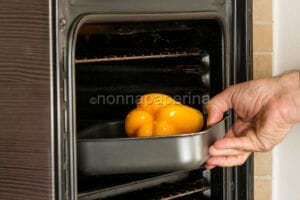 Spellare i peperoni cotti al forno
