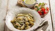 Pasta con pesto di portulaca, un piatto rustico e genuino