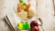 Gelato di prugne, un dessert per l’estate