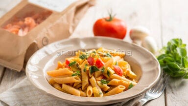 Pasta di lenticchie con formaggio vegano