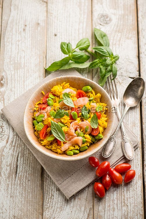 Riso con fave e salmone