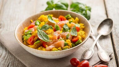 Riso con fave e salmone