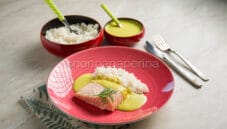 Salmone con riso pilaf al forno, piatto facile