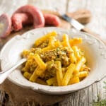 Pasta con salsiccia e zafferano, un piatto facile e gustoso Pasta con salsiccia e zafferano, un piatto facile e gustoso