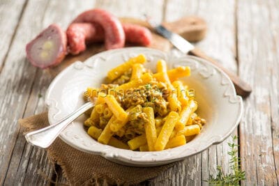 Pasta Con Salsiccia E Zafferano, Un Piatto Facile Da Preparare