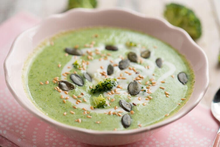 Zuppa di broccoli con latte di cocco