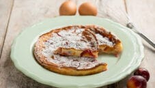 Clafoutis di prugne, una rivisitazione del dolce francese