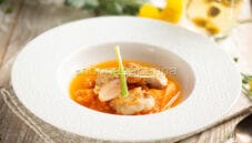 Brodo di tè al crisantemo con animelle, un piatto delicato